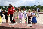 В День памяти и скорби вместе со всей страной дети, посещающие кружок «Затейник» при комплексном центре социального обслуживания населения Александрово-Гайского района, почтили память жертв Великой Отечественной войны.