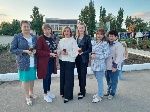В День памяти и скорби сотрудники комплексного центра социального обслуживания населения Александрово-Гайского района присоединились к акции "Свеча памяти". ⁣ Зажгли свечу памяти и возложили цветы к мемориальному комплексу на площади 35-летия Победы. ⁣
