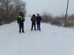 Прокуратура Питерского района совместно с сотрудниками ОГИБДД МО МВД РФ «Новоузенский» Саратовской области организовала проверку исполнения законодательства в части зимнего содержания дорого общего пользования.