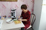 В  комплексном центре социального обслуживания населения Александрово-Гайского района продолжает свою работу модуль «Учебная кухня», который оборудован в рамках региональной программы «Старшее поколение» национального проекта «Демография».