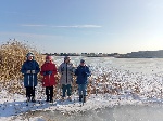 В ГАУ СО КЦСОН Александрово-Гайского района в рамках работы Университета третьего возраста проходят занятия на факультете "Школа активного долголетия" по скандинавской ходьбе с палками.