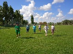 Подопечные комплексного центра социального обслуживания населения Александрово-Гайского района начинают утро с утренней гимнастики на свежем воздухе и водных процедур.