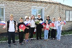 Сотрудники и дети кружка "Затейник " провели акцию "Концерты во дворах ветеранов".