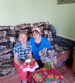 В преддверии Светлой Пасхи социальные работники комплексного центра социального обслуживания населения Александрово-Гайского района помогали своим подопечным в подготовке к празднованию. 