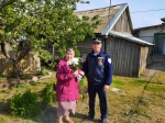 Сотрудники Госавтоинспекции поздравили с Днем Победы вдову ветерана Великой Отечественной войны.
