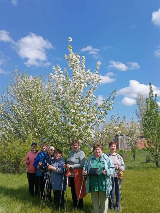 В комплексном центре социального обслуживания населения Александрово-Гайского района в рамках работы Университета третьего возраста проходят занятия на факультете "Школа активного долголетия" по скандинавской ходьбе с палками. В комплексном центре социального обслуживания населения Александрово-Гайского района в рамках работы Университета третьего возраста проходят занятия на факультете "Школа активного долголетия" по скандинавской ходьбе с палками.