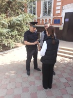 Сотрудник полиции вернул гражданке потерянный телефон.