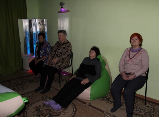 8 декабря в ГАУ СО КЦСОН Александрово-Гайского района состоялось занятие в комнате психологической разгрузки "Сенсорной комнате". Занятие провела психолог-Искаранова Айша Бисеневна. Сенсорная комната заключает в себе важные функции.