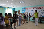 Для детей, посещающих кружок «Затейник» специалисты  отделения помощи семье и детям комплексного центра социального обслуживания населения Александрово-Гайского района  организовали конкурсно-развлекательное мероприятие « Вместе весело шагать»