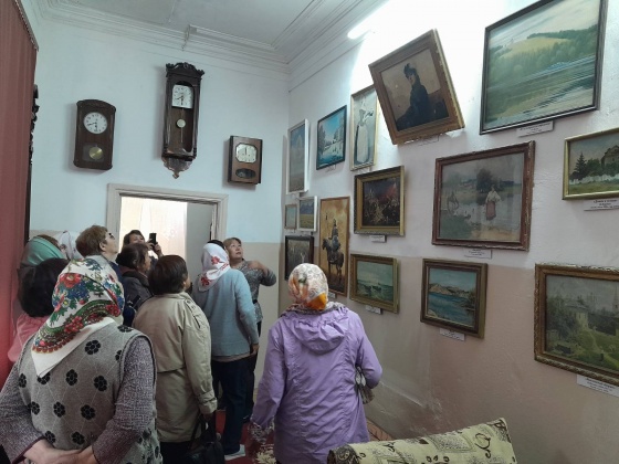 В рамках работы Университета третьего возраста факультета "Социальный туризм" получатели социальных услуг комплексного центра социального обслуживания населения Александрово-Гайского района из посёлка Приузенский посетили Музей краеведения с.Александров-Г В рамках работы Университета третьего возраста факультета "Социальный туризм" получатели социальных услуг комплексного центра социального обслуживания населения Александрово-Гайского района из посёлка Приузенский посетили Музей краеведения с.Александров-Г