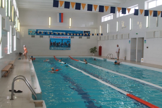 Уроки плавания среди общеобразовательных школ района