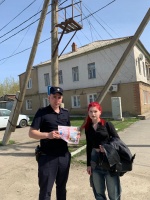 В рамках акции «Стоп, мошенники!» полицейские раздали листовки с информацией о самых распространенных схемах мошенничества.